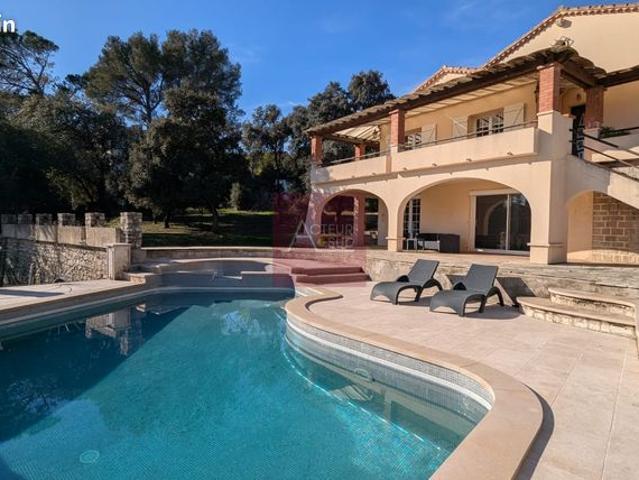 Maison 8 pièces 390 m²