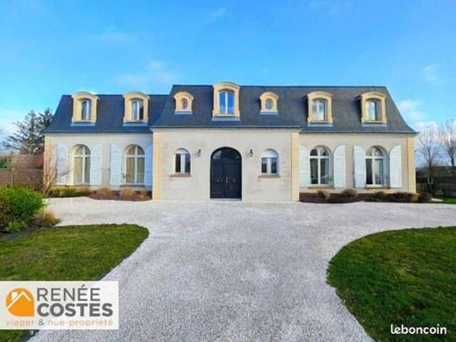 Maison 8 pièces 392 m²
