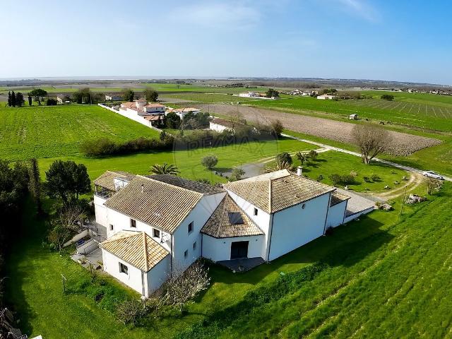 Maison 8 pièces 404 m²
