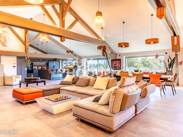 Maison 8 pièces 405 m²