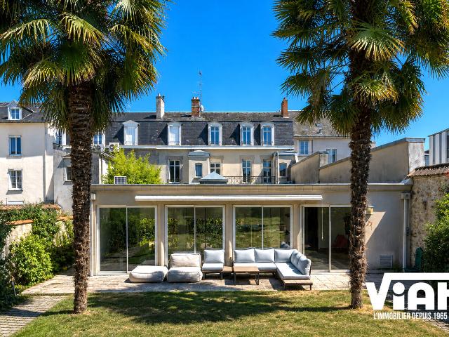 Maison 8 pièces 400 m²