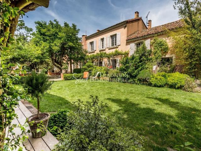 Maison 8 pièces 400 m²