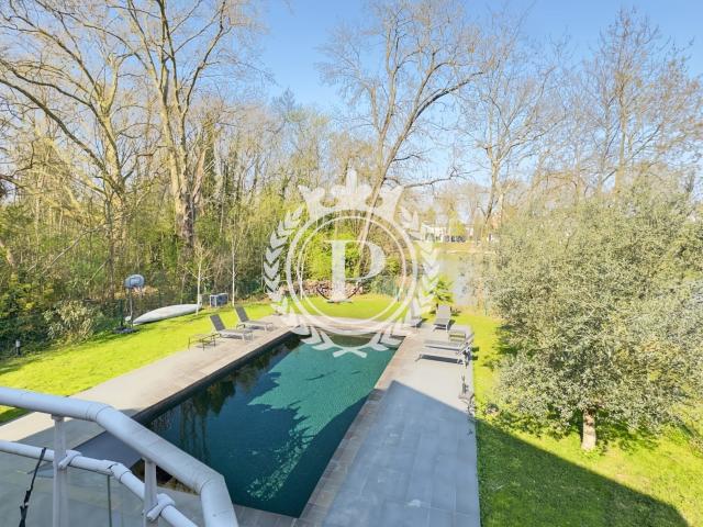 Maison 8 pièces 400 m²