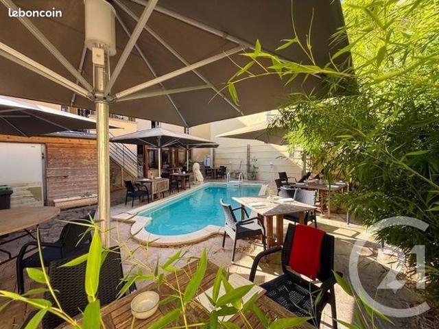 Maison 8 pièces 400 m²