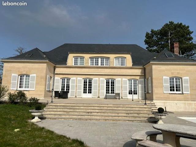 Maison 8 pièces 400 m²