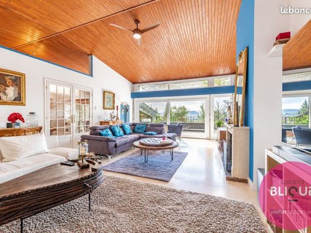 Maison 8 pièces 401 m²