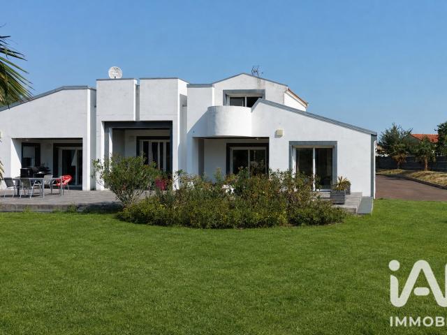 Maison 8 pièces 402 m²