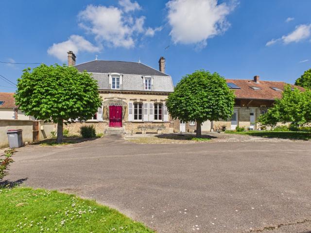 Maison 8 pièces 402 m²