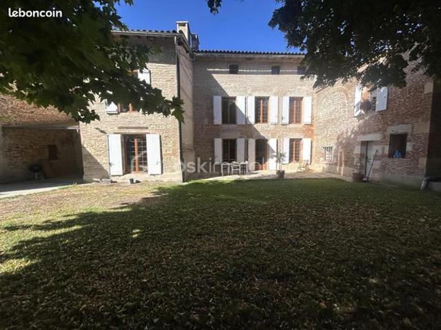 Maison 8 pièces 402 m²