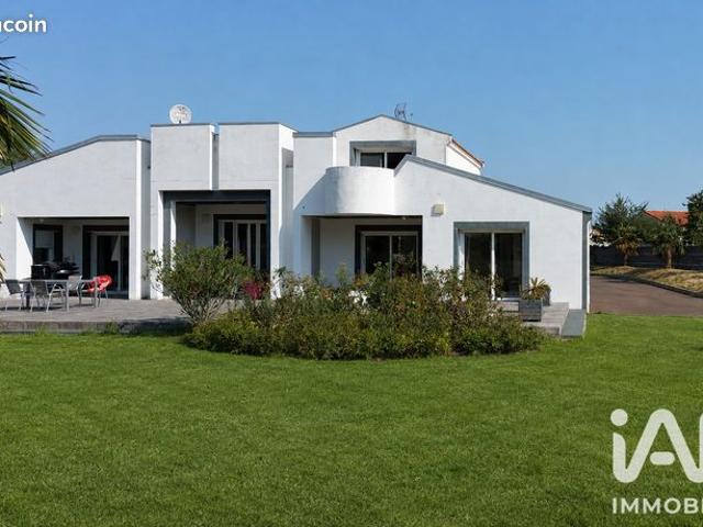 Maison 8 pièces 402 m²