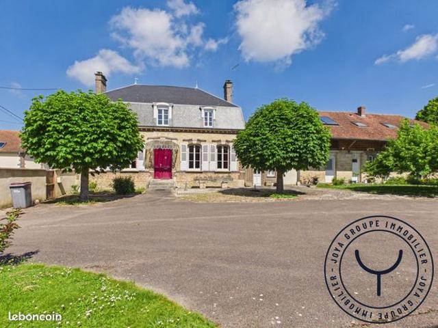 Maison 8 pièces 402 m²