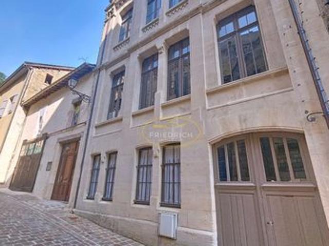 Maison 8 pièces 416 m²