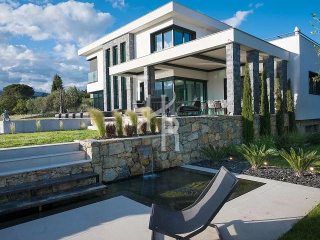 Maison 8 pièces 420 m²