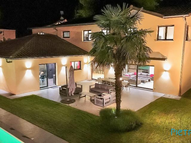 Maison 8 pièces 420 m²