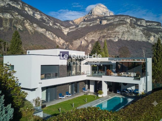 Maison 8 pièces 434 m²