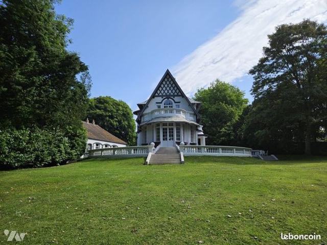 Maison 8 pièces 436 m²