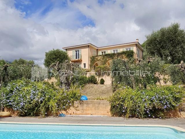 Maison 8 pièces 430 m²