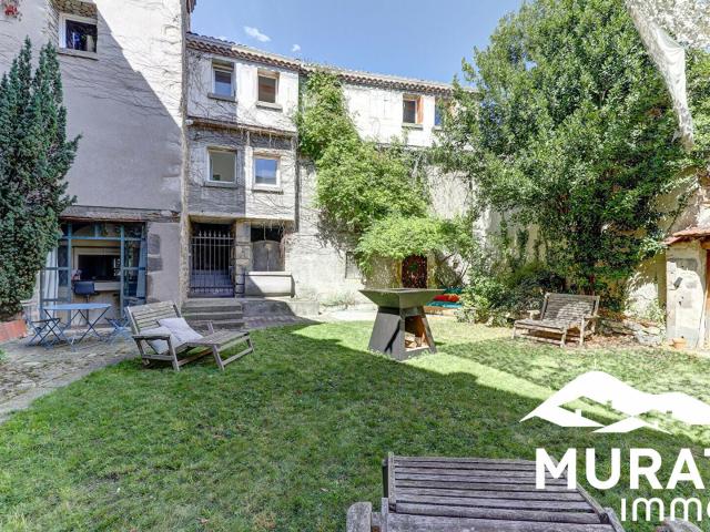 Maison 8 pièces 440 m²