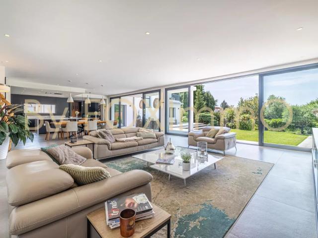 Maison 8 pièces 450 m²