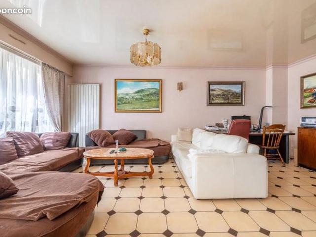 Maison 8 pièces 450 m²