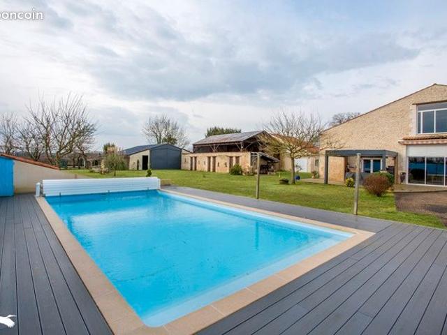 Maison 8 pièces 469 m²