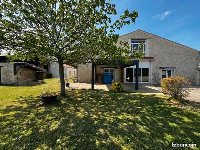 Maison 8 pièces 469 m²