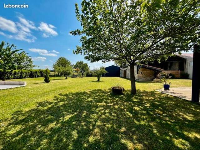 Maison 8 pièces 469 m²