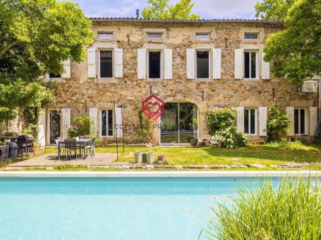 Maison 8 pièces 460 m²
