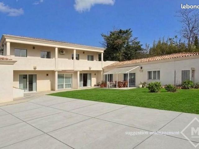 Maison 8 pièces 478 m²