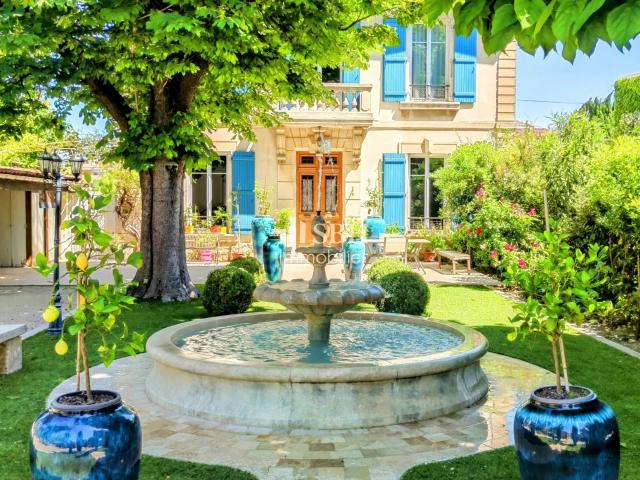 Maison 8 pièces 480 m²