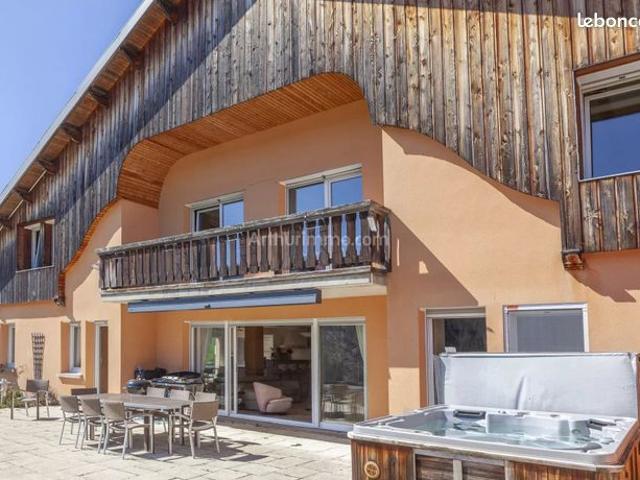 Maison 8 pièces 513 m²