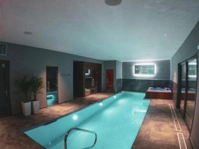 Maison 8 pièces 548 m²