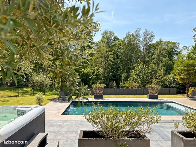 Maison 8 pièces 568 m²