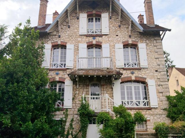 Maison 8 pièces 230 m²