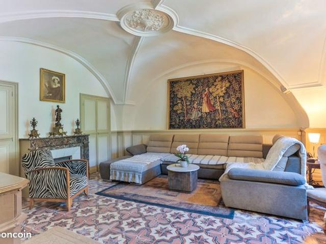 Maison 8 pièces 596 m²