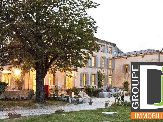 Maison 8 pièces 592 m²