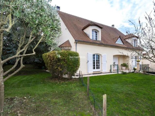 Maison 8 pièces à vendre à MORAINVILLIERS