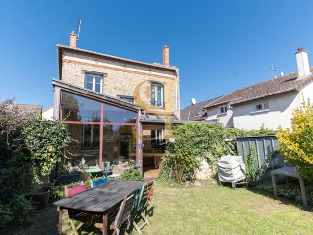 Maison 8 pièces à Chevry Cossigny 77173