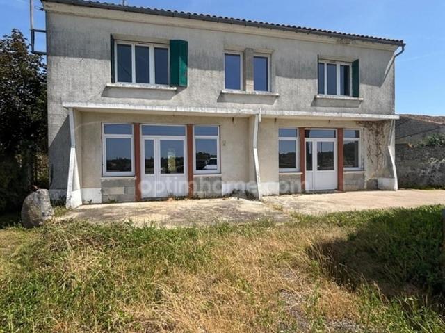 Maison 8 pièces à rénover de 200 m² avec permis accepté pour création de 2 logements – Moulidars 16290