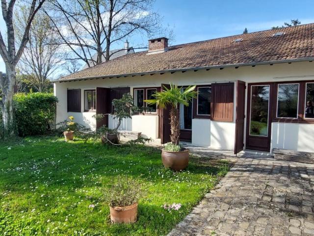 Maison 8 pièces avec dépendance et jardin