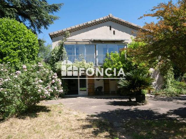 Maison 8 pièces de 131 m2 sur 770 m2 de terrain centre Guilherand