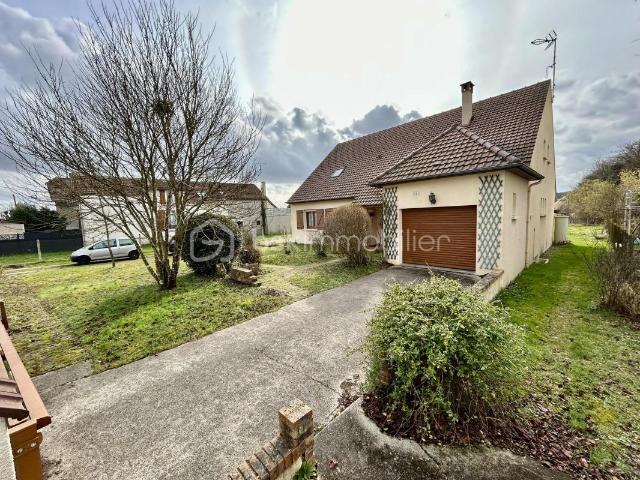Maison 8 pièces de 180m² à VENEUX LES SABLONS 77250