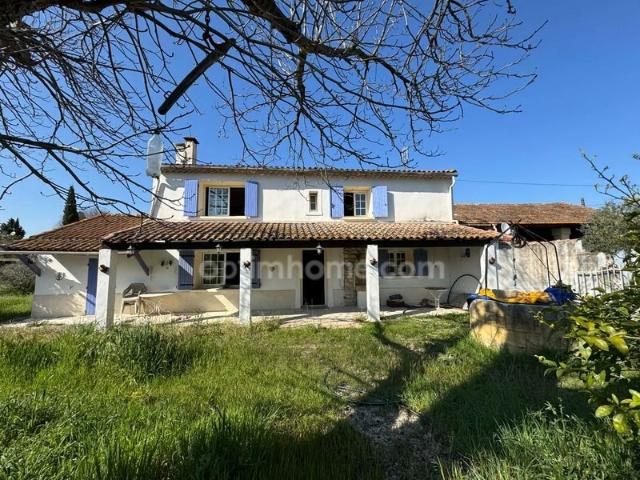 Maison 8 pièces + dépendances à Saint Etienne du Grès proche. 260m² Saint Etienne du Grès