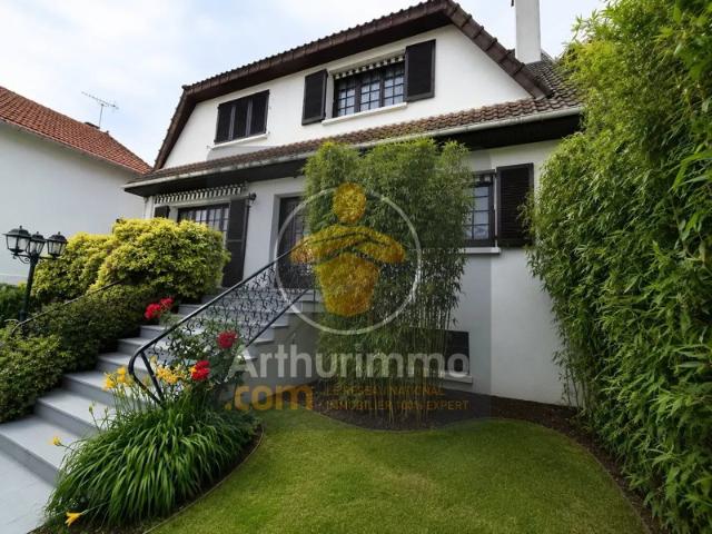 MAISON 8 PIECES SUR BEAU TERRAIN DE 330 m2