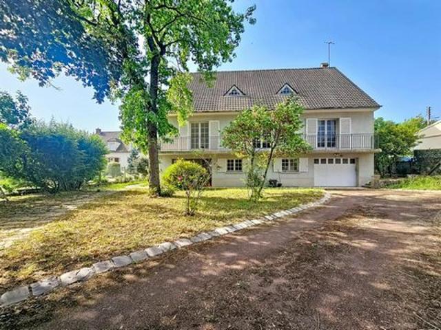 Maison 8 pièces sur sous sol total Provins proche ville haute