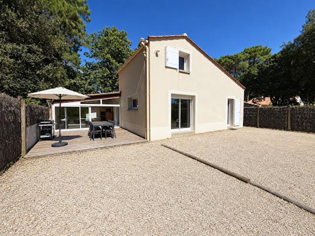 Maison avec jardin et terrasse
