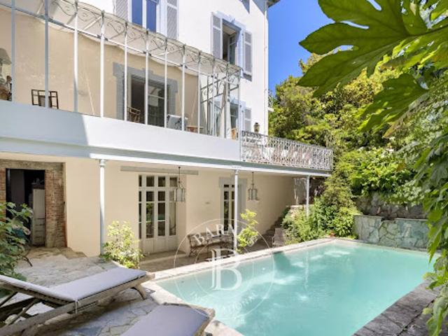 Maison avec piscine et jardin