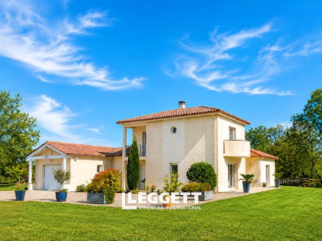 Maison contemporaine avec jardin et terrasse
