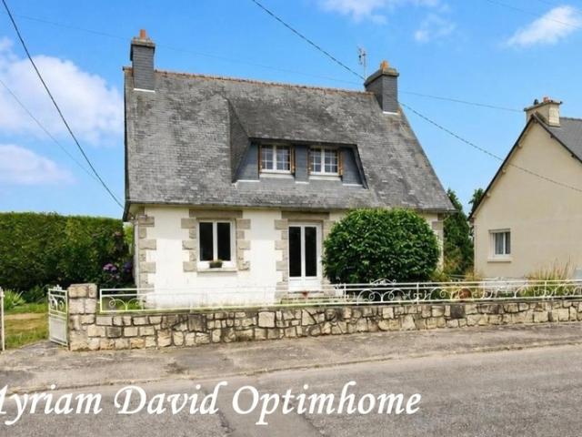 Maison 93 m² – 3 chambres – Sous sol complet – Proche centre de Plouguernevel