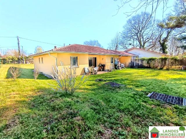 Maison 96 m2 4 pièces sur terrain de 719m2 avec abri voiture